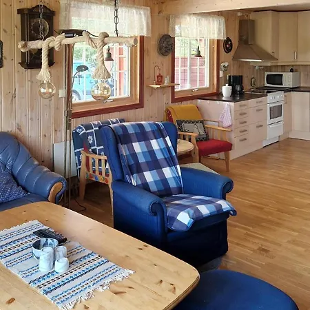 Сasa de vacaciones 5 Bedroom Front In Hornnes